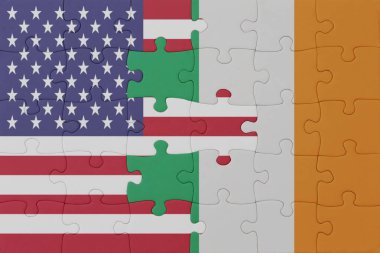 İrlanda bayrağı ve Amerika Birleşik Devletleri 'nin bulmacası. Makro. Kavram. 3d illüstrasyon