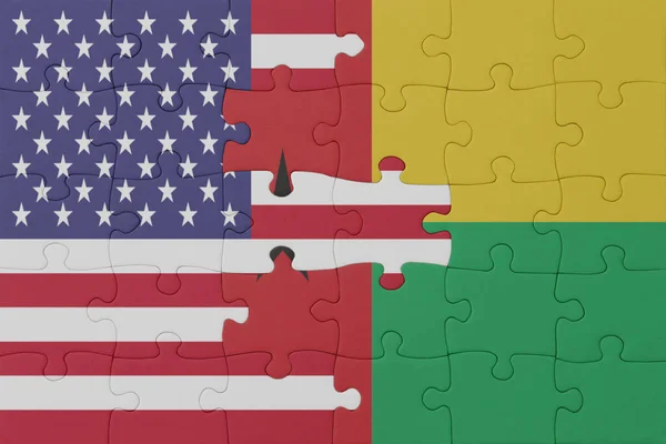비사우의 국기와 미국의 매크로 — 스톡 사진