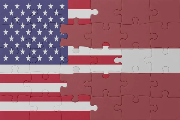 Puzzle Mit Der Nationalflagge Lettlands Und Der Vereinigten Staaten Von — Stockfoto