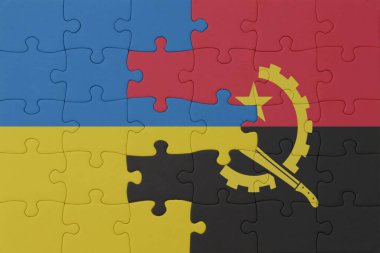 Ukrayna ve Angola 'nın ulusal bayrağıyla bulmaca. Makro. Kavram. 3d illüstrasyon