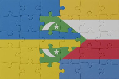 Ukrayna ve komoroların ulusal bayrağıyla bulmaca. Makro. Kavram. 3d illüstrasyon
