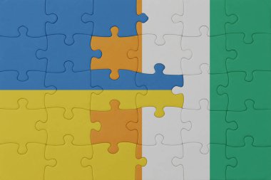 Ulusal Ukrayna bayrağı ve Cote Divoire bulmacası. Makro. Kavram. 3d illüstrasyon