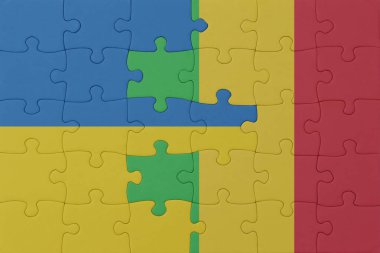 Ulusal Ukrayna ve Mali bayrağı bulmacası. Makro. Kavram. 3d illüstrasyon