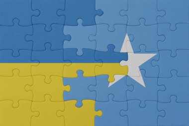 Ulusal Ukrayna ve Somali bayrağı bulmacası. Makro. Kavram. 3d illüstrasyon