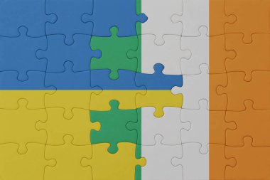 Ukrayna ve İrlanda 'nın ulusal bayrağıyla bulmaca. Makro. Kavram. 3d illüstrasyon