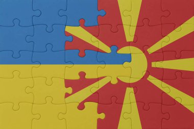 Ukrayna ve Masedonia 'nın ulusal bayrağıyla bulmaca. Makro. Kavram. 3d illüstrasyon