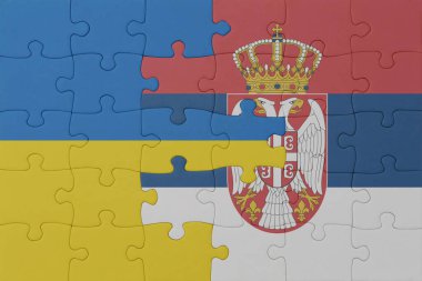 Ukrayna ve Sırbistan 'ın ulusal bayrağıyla bulmaca. Makro. Kavram. 3d illüstrasyon