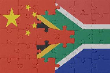 Güney Afrika ve Çin 'in ulusal bayrağıyla bulmaca. Makro. Kavram. 3d illüstrasyon