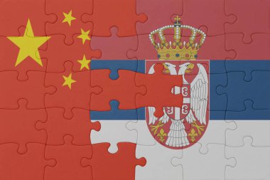 Çin ve Sırbistan ulusal bayrağıyla ilgili bir bulmaca. Makro. Kavram. 3d illüstrasyon