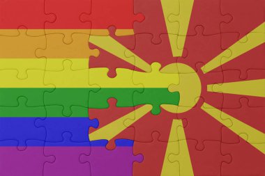 Gökkuşağı bayrağı eşcinsellik gururu ve macedonia ile bulmaca. Makro. Kavram. 3d illüstrasyon