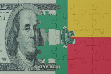 Benin 'in ulusal bayrağı ve dolar banknotunun bulmacası. Makro. Kavram. 3d illüstrasyon