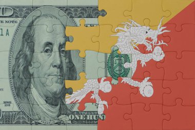 Bhutan ulusal bayrağı ve dolar banknotuyla bulmaca. Makro. Kavram. 3d illüstrasyon
