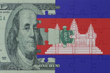 Ulusal Kamboçya bayrağı ve dolar banknotuyla ilgili bulmacalar. Makro. Kavram. 3d illüstrasyon