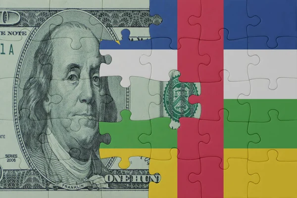 Skládačka Národní Vlajkou Středoafrické Republiky Dolarovou Bankovkou Makro Koncepce Ilustrace — Stock fotografie