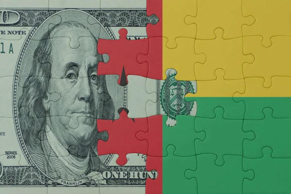 Pussel Med Guinea Bissaus Och Dollarsedelns Nationella Flagga Makrokonceptet Illustration — Stockfoto