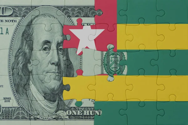 Puzzle Národní Vlajkou Togo Dolarové Bankovky Makro Koncepce Ilustrace — Stock fotografie