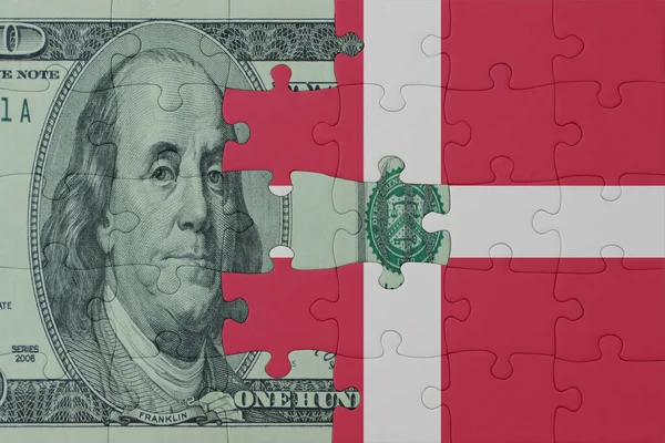 Pussel Med Den Nationella Flaggan Denmark Och Dollarsedlar Makrokonceptet Illustration — Stockfoto