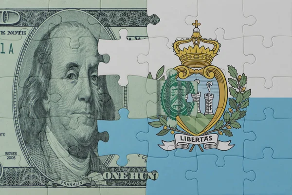 마리노의 국기와 달러화 지폐로 퍼즐을 풀었습니다 거시적으로 — 스톡 사진