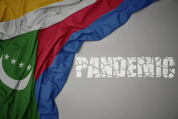 Schwenken Bunte Nationalflaggen Der Komoren Auf Grauem Hintergrund Mit Gebrochenem — Stockfoto
