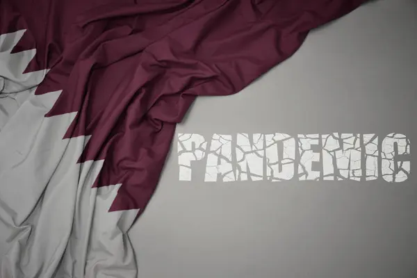 Acenando Bandeira Nacional Colorida Qatar Fundo Cinza Com Pandemia Texto — Fotografia de Stock