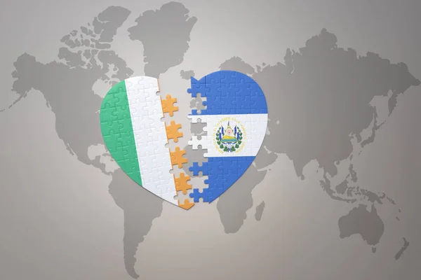 Puzzle Srdce Národní Vlajkou Salvador Irsko Pozadí Světové Mapy Concept — Stock fotografie