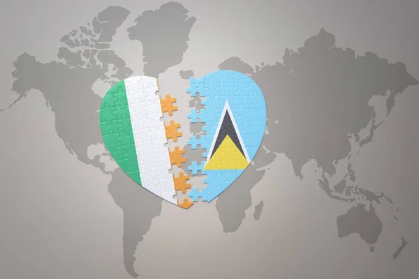世界地図の背景に聖ルシアとアイルランドの国旗が描かれたパズルハート 3Dイラスト — ストック写真