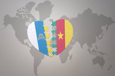 Kamerun ve kanarya adalarının ulusal bayrağıyla bir dünya haritası üzerinde bulmaca kalbi. 3B illüstrasyon