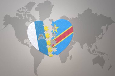 Demokratik Kongo Cumhuriyeti ve Kanarya Adaları 'nın ulusal bayrağıyla bir dünya haritası üzerinde bulmaca kalbi. 3B illüstrasyon