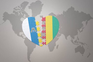 Gine ve Kanarya Adaları 'nın ulusal bayrağıyla bir dünya haritası üzerinde bulmaca kalbi. 3B illüstrasyon