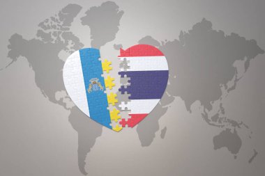 Dünya haritasında Tayland ve Kanarya adalarının ulusal bayrağıyla ilgili bir bulmaca kalbi. 3B illüstrasyon