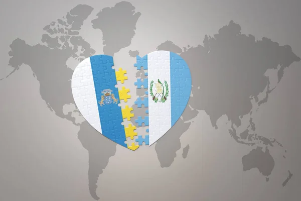 Puzzle Srdce Národní Vlajkou Guatemala Kanárských Ostrovů Pozadí Světové Mapové — Stock fotografie