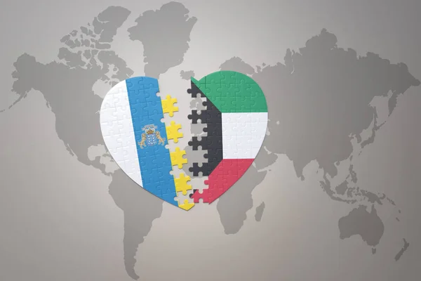 Puzzle Srdce Národní Vlajkou Kuvajtu Kanárských Ostrovů Pozadí Světové Mapové — Stock fotografie
