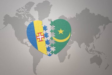 Dünya haritasının arka planında Mauritania ve Madeira 'nın ulusal bayrağı olan bir yapboz kalbi. Kavram. 3B illüstrasyon