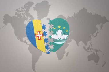 Dünya haritasının arka planında Macau ve Madeira 'nın ulusal bayrağı olan bir yapboz kalbi. Kavram. 3B illüstrasyon