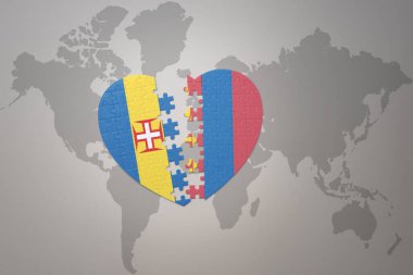 Dünya haritasının arka planında Moğolistan ve Madeira 'nın ulusal bayrağı olan bir yapboz kalp. Kavram. 3B illüstrasyon