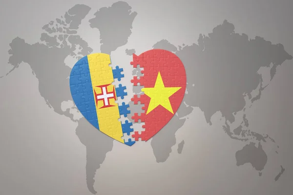 ベトナム国旗とマデイラが描かれたパズルハートが世界地図の背景にあります コンセプト 3Dイラスト — ストック写真