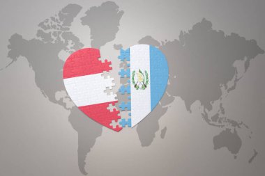 Guatemala ve Avusturya 'nın ulusal bayrağıyla bir dünya haritası üzerinde bulmaca kalbi. 3B illüstrasyon