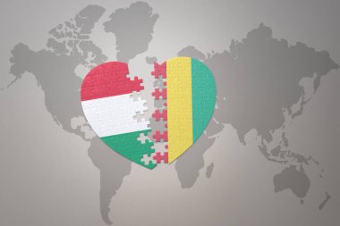 Bir dünya haritasında Gine ve Hungary 'nin ulusal bayrağıyla bulmaca kalbi. Konsept. 3B illüstrasyon