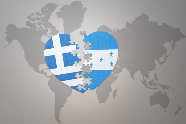Serce Puzzle Flagą Narodową Hondurasu Grecji Tle Mapy Świata Concept — Zdjęcie stockowe