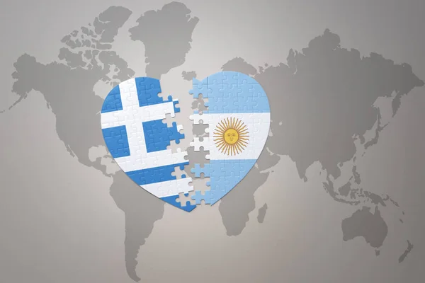 Puzzle Srdce Národní Vlajkou Argentiny Řecka Pozadí Mapy Světa Koncepce — Stock fotografie