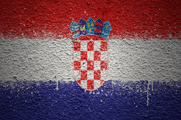 Красочный Раскрашенный Большой Национальный Флаг Хорватии Массивной Старой Потрескавшейся Стене — стоковое фото