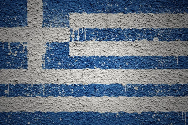 五彩斑斓的希腊大旗挂在一面巨大的破墙上 — 图库照片