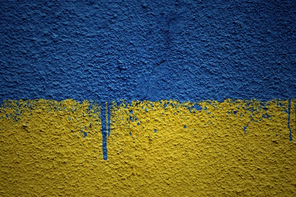 Colorato Dipinto Grande Bandiera Nazionale Ucraina Massiccio Vecchio Muro Incrinato — Foto Stock