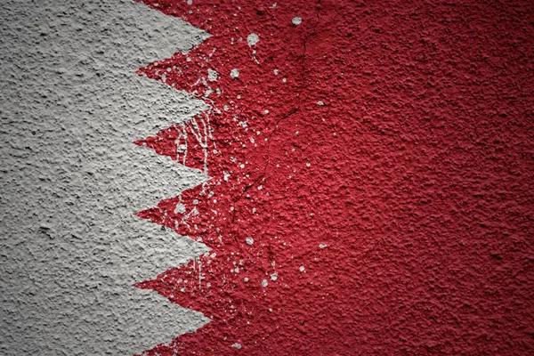 Färgglada Målade Stora Nationella Flagga Bahrain Massiv Gammal Sprucken Vägg — Stockfoto