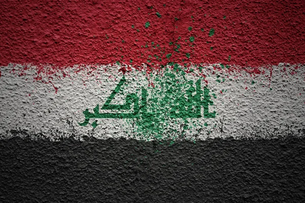 Барвистий Пофарбований Великий Національний Прапор Ірак Масивній Старій Тріщинній Стіні — стокове фото
