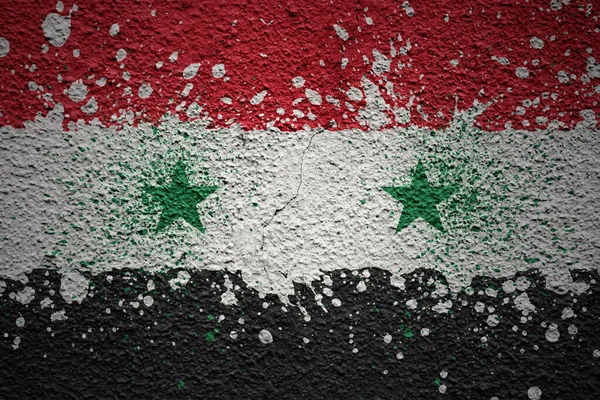 Kolorowe Malowane Dużą Flagę Narodową Syrii Masywnym Starym Pękniętym Murze — Zdjęcie stockowe