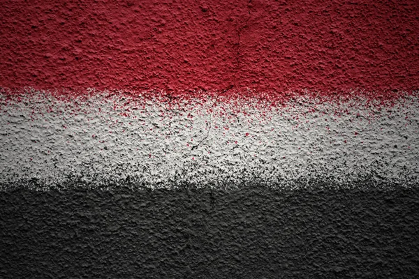 Красочный Раскрашенный Большой Национальный Флаг Йемена Массивной Старой Потрескавшейся Стене — стоковое фото