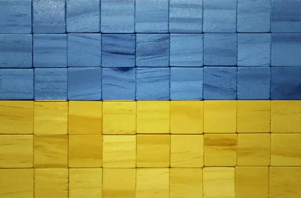 在木制立方体纹理上彩绘的巨大的乌克兰国旗 3D说明 — 图库照片