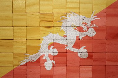 Ahşap bir küp dokusuna renkli, büyük bir bhutan bayrağı. 3d illüstrasyon