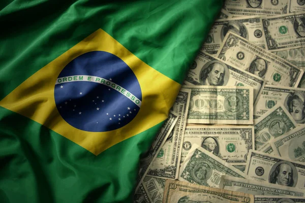 Μεγάλο Πολύχρωμο Κυματίζει Εθνική Σημαία Της Βραζιλίας Ένα Αμερικανικό Δολάριο — Φωτογραφία Αρχείου